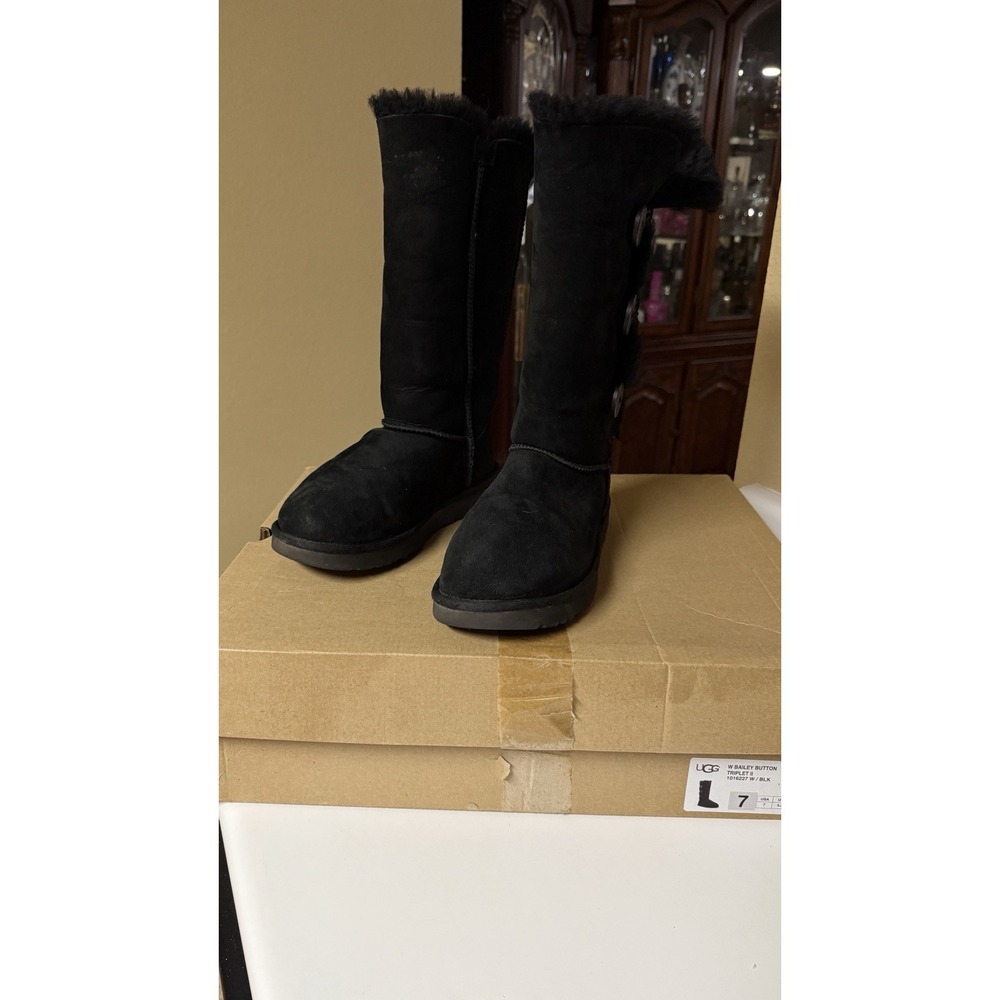 UGG Bailey Button Triplet II womens black‎ suede Boots size 7